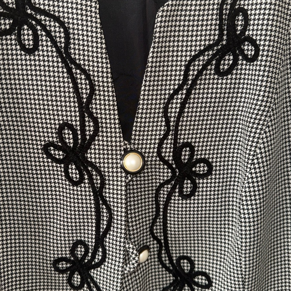 Vintage Gilmor Houndstooth Blazer w/Pearl Buttons and Embroidered Trim